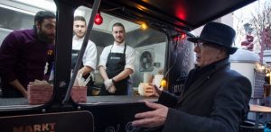 Berlinale-Chef Dieter Kosslick (Festivaldirektor) setzt beim Street Food auf Nachhaltigkeit (Foto: Berlinale / Christian Demarco)